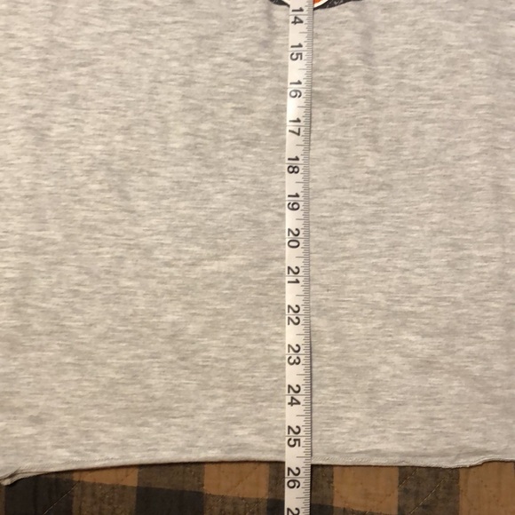 Women’s Harley Davidson Gray Cap Sleeve Raw Hem With Orange Decal On Front - Picture 7 of 7